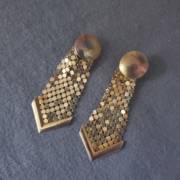Vintage earrings  is being swapped online for free