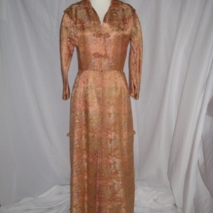 Gorgeous Asian-theme Dress (M) is being swapped online for free