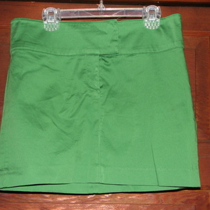 H & M Green Mini skirt is being swapped online for free
