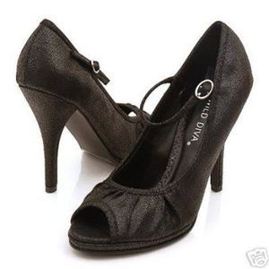 Cute Black Heels is being swapped online for free
