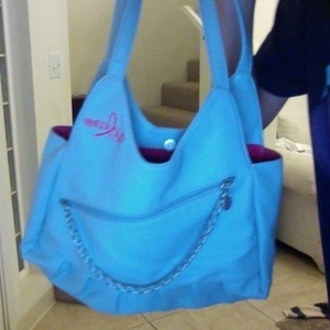 Volcom leathery bag with chain is being swapped online for free