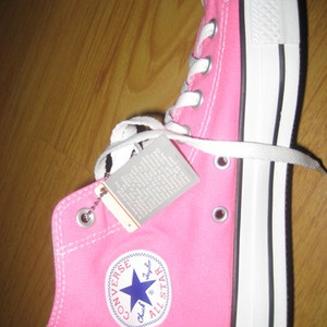 BRAND NEW PINK CONVERSE CHUCKS is being swapped online for free