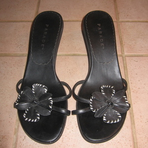 Black Flower Strappy Slides is being swapped online for free