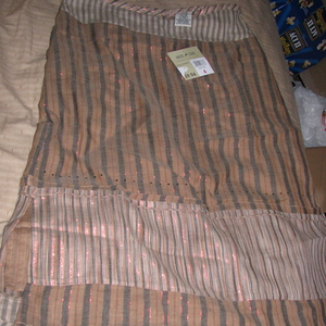 Brand new skirt sz 6 is being swapped online for free