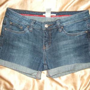blue jean shorts is being swapped online for free