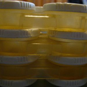4 Bead Holder Trays w/cups is being swapped online for free