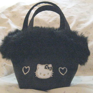 Hello Kitty mini purse is being swapped online for free