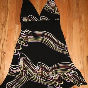 Swirl design sleeveless dress is being swapped online for free