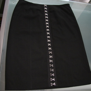 Hook & eye-accented skirt is being swapped online for free