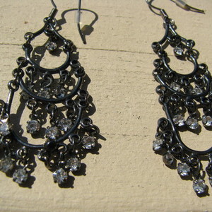Rhinestone Dangle Earrings is being swapped online for free