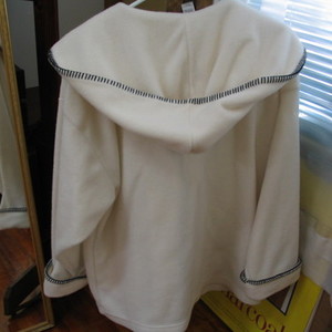 PL Fleece jacket with hood is being swapped online for free