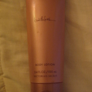 Victoria's secret lotion is being swapped online for free