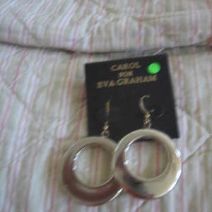 NWT Silver hoops is being swapped online for free