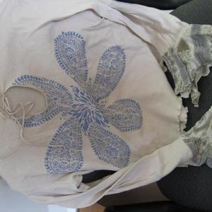 Blue flower top sz l is being swapped online for free