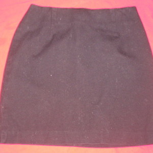 GAP black twill mini sz 6 is being swapped online for free