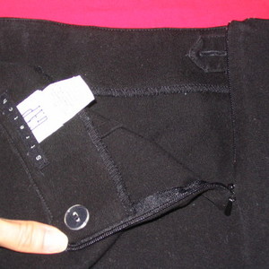 GAP black twill mini sz 6 is being swapped online for free