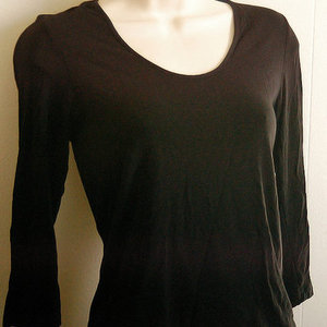 GAP stretch black top is being swapped online for free