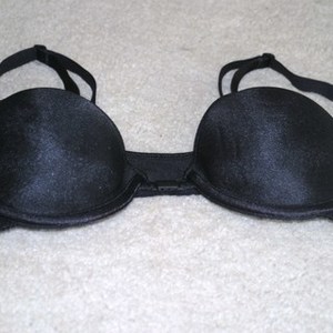 Blk padded front-hook bra 34B is being swapped online for free