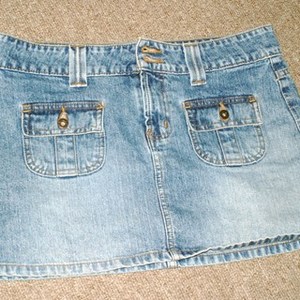 L.E.I. Denim Skirt (5) is being swapped online for free