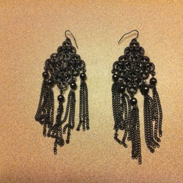 Long Black Earrings is being swapped online for free