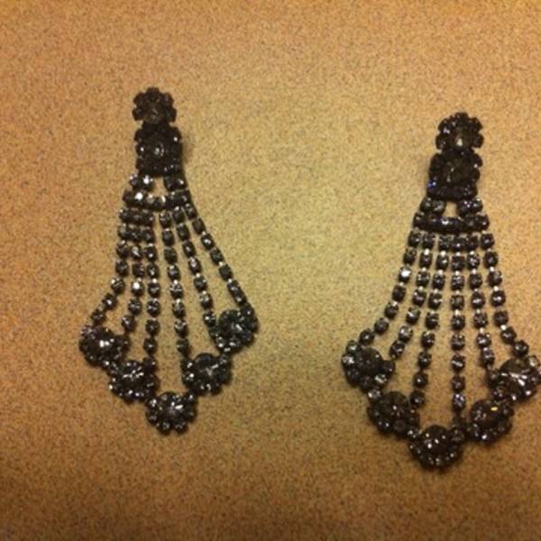Gorgeous Rhinestone Chandelier Earrings is being swapped online for free