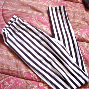 black white stripe leggings is being swapped online for free