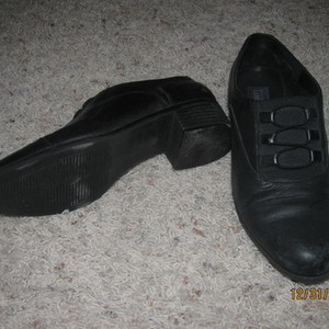 Black slip on shoes 8.5 is being swapped online for free