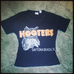 hooters womens tee shirt small is being swapped online for free