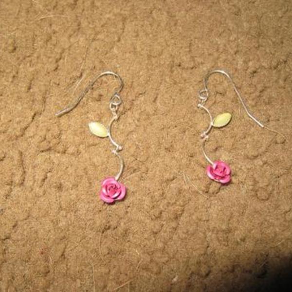 rose earrrings is being swapped online for free
