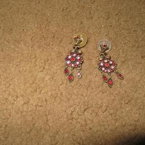 bronze and pink stone earrings is being swapped online for free