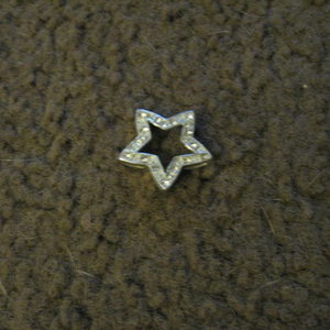 siulver star pendant is being swapped online for free