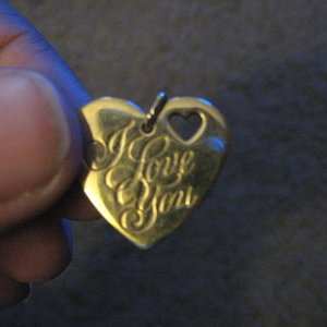 i love u pendant is being swapped online for free