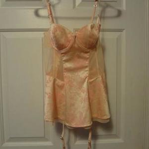 NWT Victoria's Secret lingerie 34B is being swapped online for free