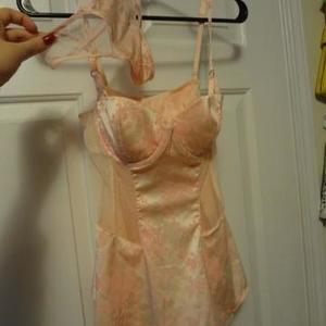 NWT Victoria's Secret lingerie 34B is being swapped online for free