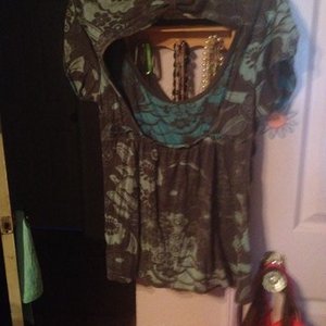 Tillys top is being swapped online for free