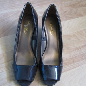 brown wedges is being swapped online for free