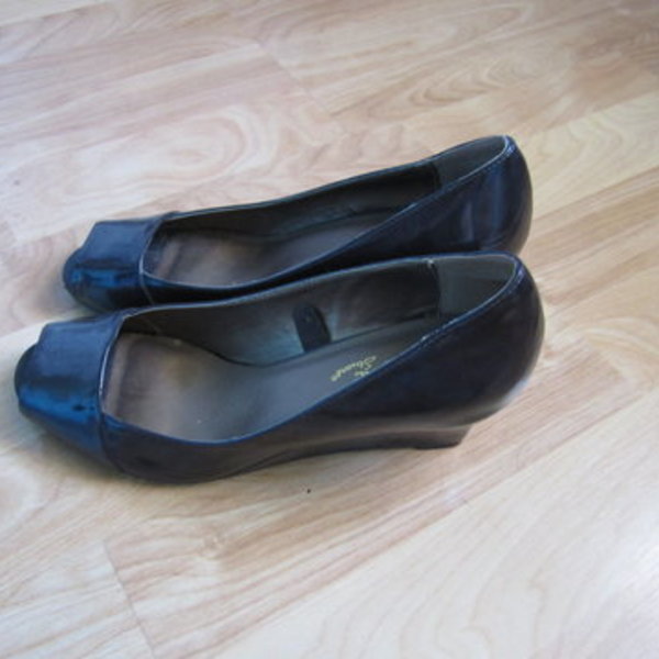 brown wedges is being swapped online for free