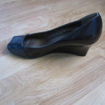 brown wedges is being swapped online for free