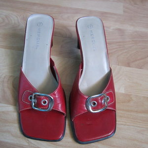 red buckle sandles is being swapped online for free