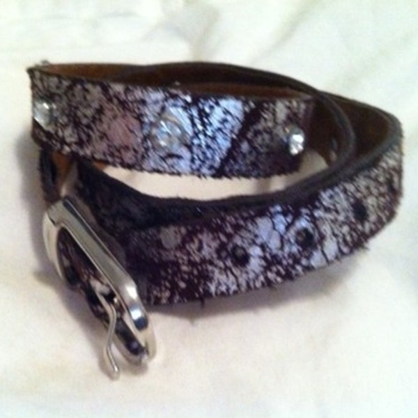 Wrap-around buckle bracelet is being swapped online for free