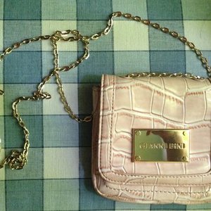 Gianni Bini Crossover Bag is being swapped online for free