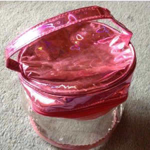 Pink beauty case/makeup bag is being swapped online for free