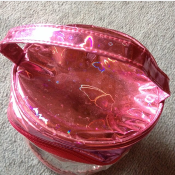 Pink beauty case/makeup bag is being swapped online for free