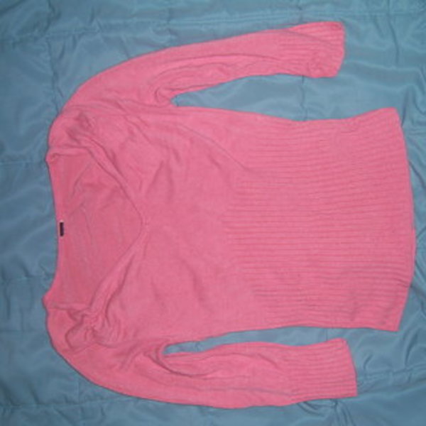SMALL pink stretchy SWEATER is being swapped online for free