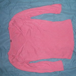 SMALL pink stretchy SWEATER is being swapped online for free