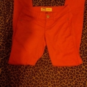 hot pink skinny jeans is being swapped online for free