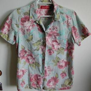 Gloria Vanderbilt Rose Shirt is being swapped online for free