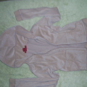 Small hooded sweater top shirt is being swapped online for free