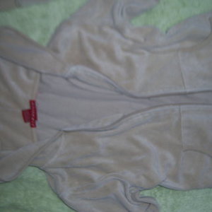 Small hooded sweater top shirt is being swapped online for free