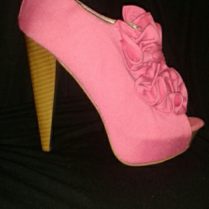 Pink Heels  is being swapped online for free